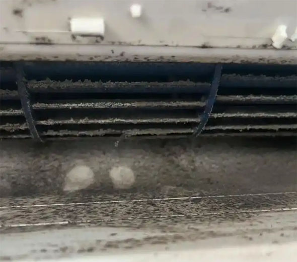 江孜空调吹的风有股烧焦味是怎么回事